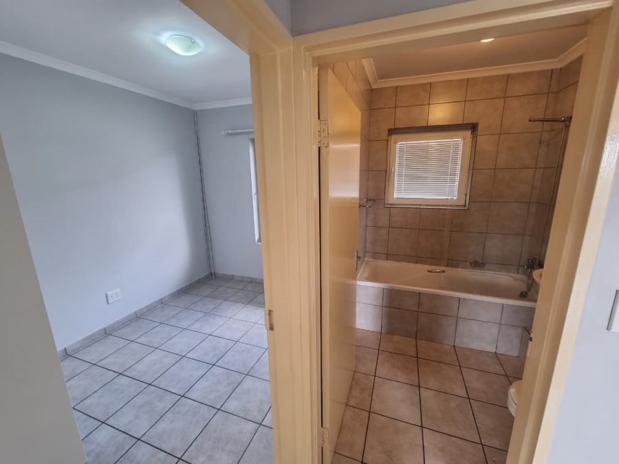 2 Bedroom Property for Sale in Klein Drakenstein Western Cape